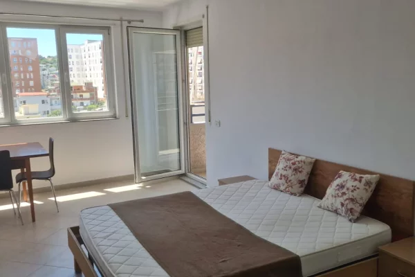 Shtepi me qera Apartament ne Tirane, 2+1, Mobilimi E mobiluar, Pagesa 50,000  Leke.