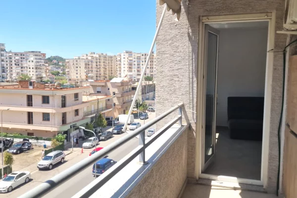 Shtepi me qera Apartament ne Tirane, 2+1, Mobilimi E mobiluar, Pagesa 50,000  Leke.