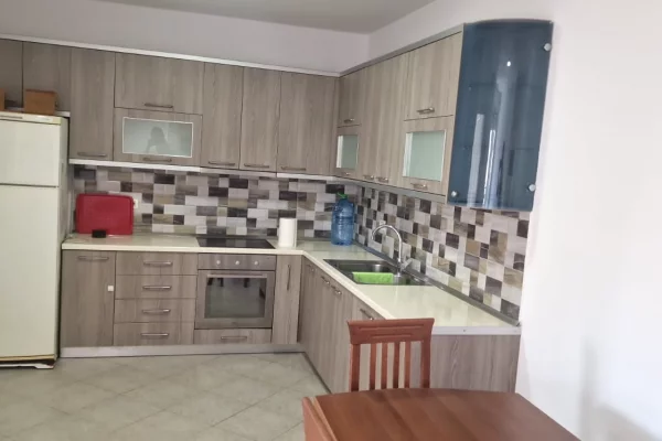 Shtepi me qera Apartament ne Tirane, 2+1, Mobilimi E mobiluar, Pagesa 50,000  Leke.