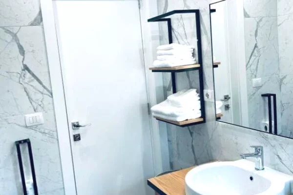 Shtepi ne shitje Apartament ne Durres, 2+1, Mobilimi E mobiluar, Pagesa 220,000  Euro.