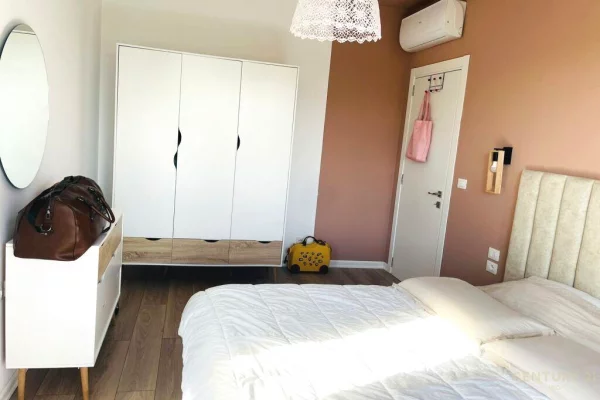 Shtepi ne shitje Apartament ne Durres, 2+1, Mobilimi E mobiluar, Pagesa 220,000  Euro.