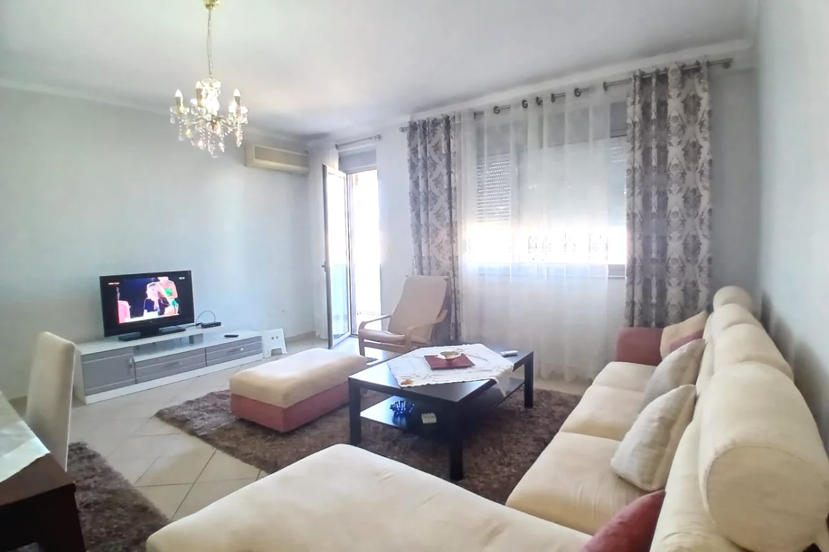 Shtepi ne shitje Apartament ne Tirane, 2+1, Mobilimi E mobiluar, Pagesa 27,500,000  Leke.