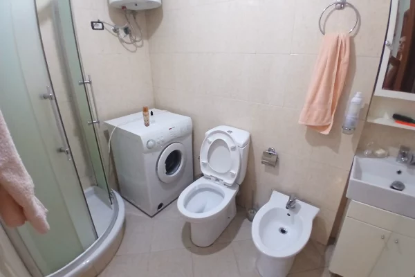 Shtepi ne shitje Apartament ne Tirane, 2+1, Mobilimi E mobiluar, Pagesa 27,500,000  Leke.