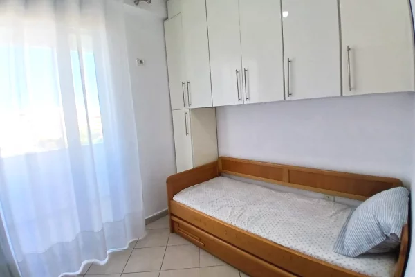 Shtepi ne shitje Apartament ne Tirane, 2+1, Mobilimi E mobiluar, Pagesa 27,500,000  Leke.