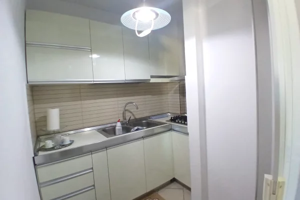 Shtepi ne shitje Apartament ne Tirane, 2+1, Mobilimi E mobiluar, Pagesa 27,500,000  Leke.