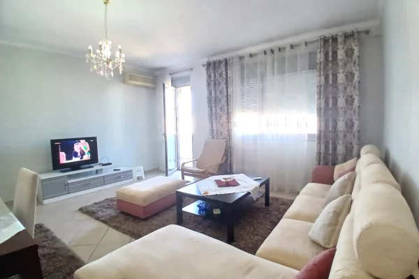 Shitet apartament 2+1 te Rruga e Kavajes,perballe kompleksit Delijorgji.
