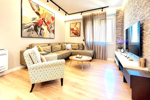 Shtepi ne shitje Apartament ne Tirane, 3+1, Mobilimi E mobiluar, Pagesa 390,000  Euro.