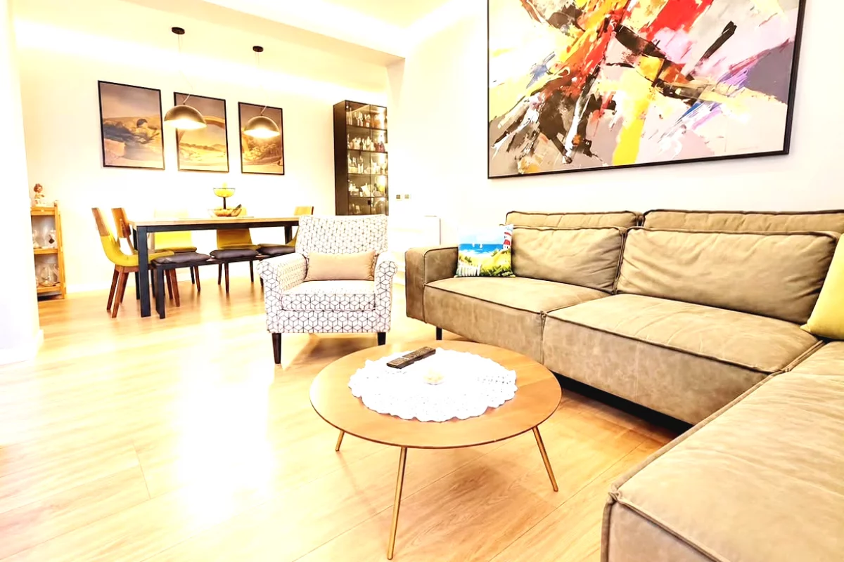 Shtepi ne shitje Apartament ne Tirane, 3+1, Mobilimi E mobiluar, Pagesa 390,000  Euro.