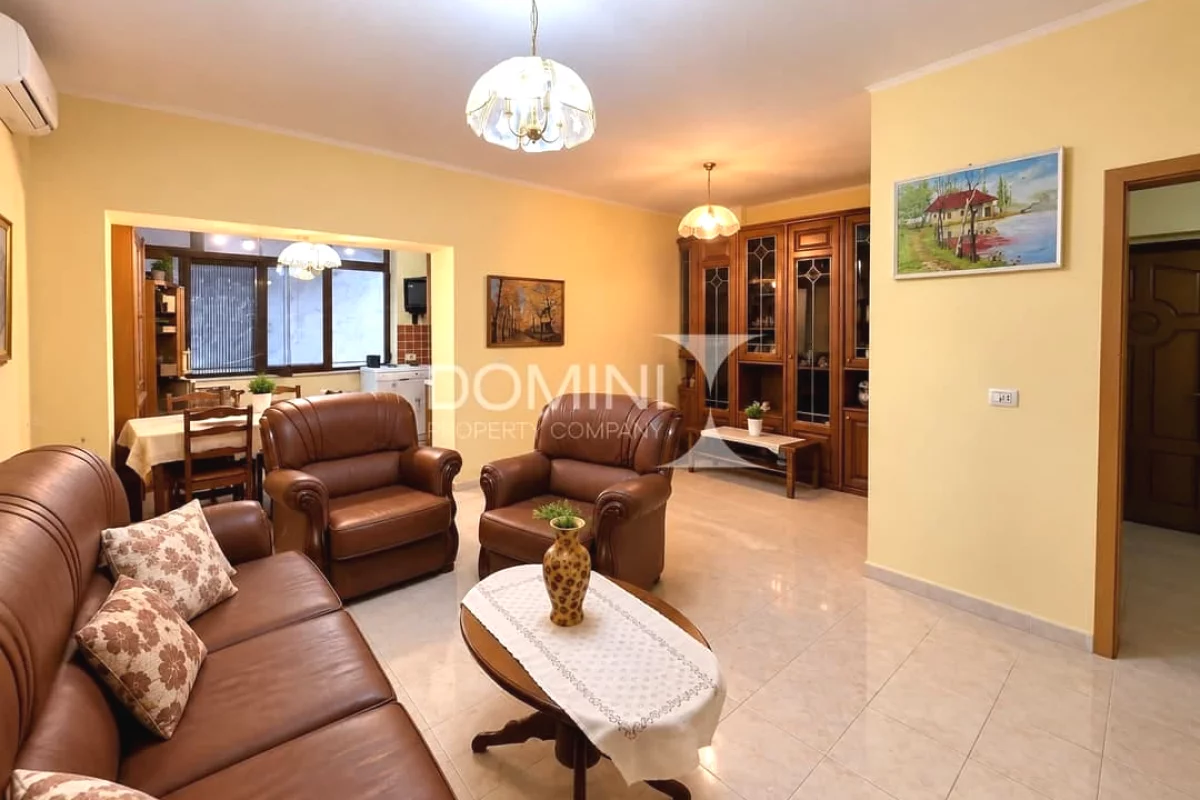 Shtepi ne shitje Apartament ne Tirane, 2+1, Mobilimi E mobiluar, Pagesa 17,100,000  Leke.