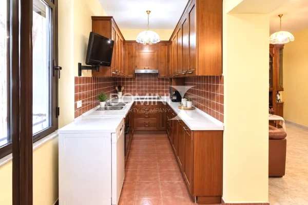 Shtepi ne shitje Apartament ne Tirane, 2+1, Mobilimi E mobiluar, Pagesa 17,100,000  Leke.