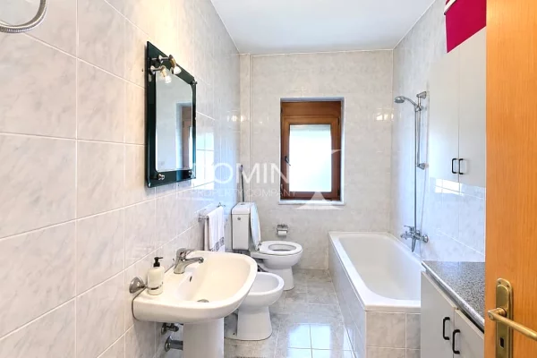 Shtepi ne shitje Apartament ne Tirane, 2+1, Mobilimi E mobiluar, Pagesa 17,100,000  Leke.