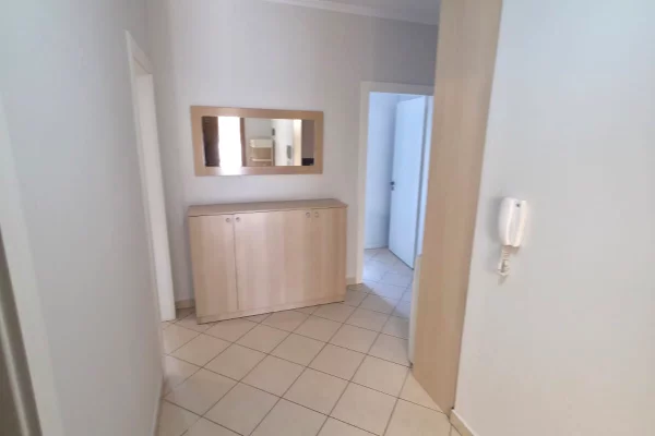 Shtepi ne shitje Apartament ne Tirane, 2+1, Mobilimi Bosh, pa mobiluar, Pagesa 209,500  Euro.