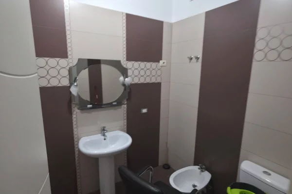 Shtepi ne shitje Apartament ne Tirane, 2+1, Mobilimi Bosh, pa mobiluar, Pagesa 209,500  Euro.