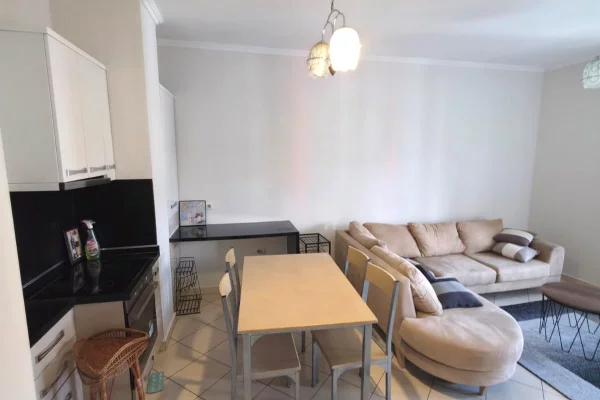 Shtepi ne shitje Apartament ne Tirane, 2+1, Mobilimi Bosh, pa mobiluar, Pagesa 209,500  Euro.