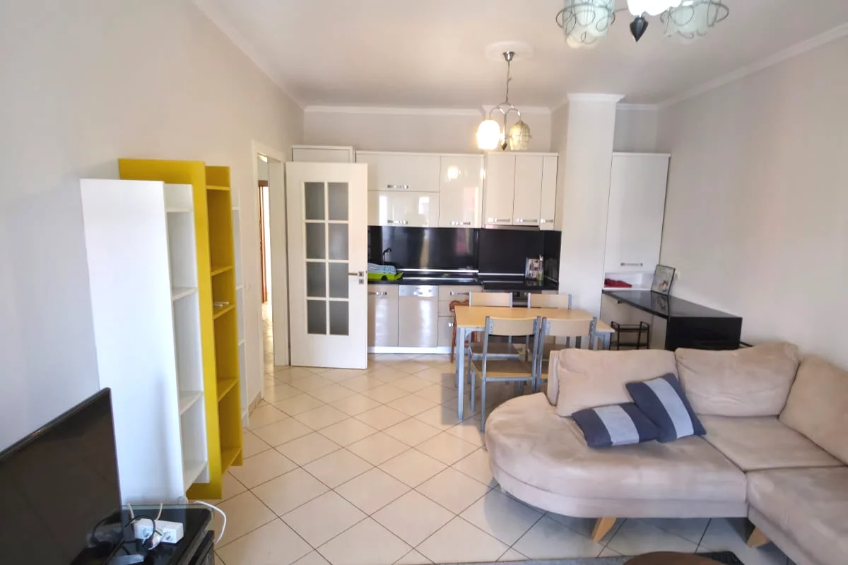 Shtepi ne shitje Apartament ne Tirane, 2+1, Mobilimi Bosh, pa mobiluar, Pagesa 209,500  Euro.