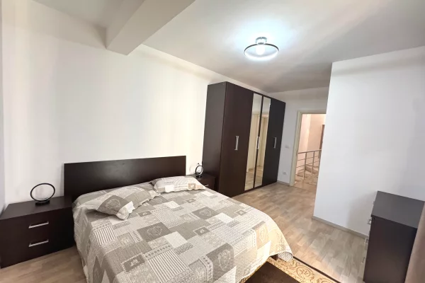 Shtepi me qera Duplex(shtepi me 2 kate) ne Tirane, 2+1, Mobilimi E mobiluar, Pagesa 1,000  Euro.