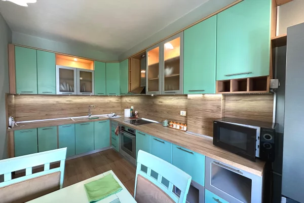 Shtepi me qera Apartament ne Tirane, 2+1, Mobilimi E mobiluar, Pagesa 650  Euro.