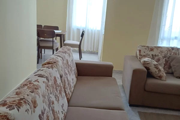 Shtepi me qera Apartament ne Tirane, 2+1, Mobilimi E mobiluar, Pagesa 75,000  Leke.