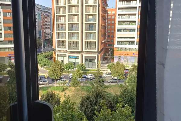 Shtepi me qera Apartament ne Tirane, 2+1, Mobilimi E mobiluar, Pagesa 75,000  Leke.