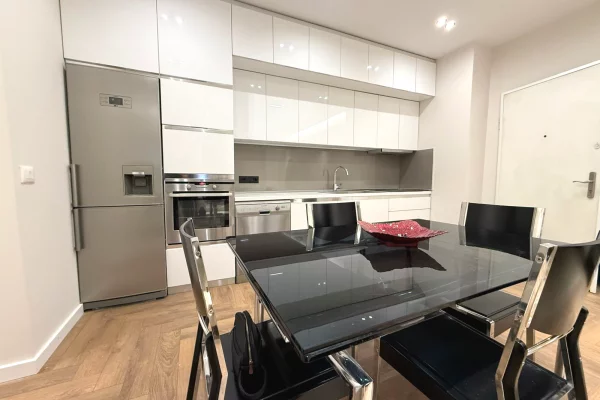 Shtepi me qera Apartament ne Tirane, 2+1, Mobilimi E mobiluar, Pagesa 100,000  Leke.