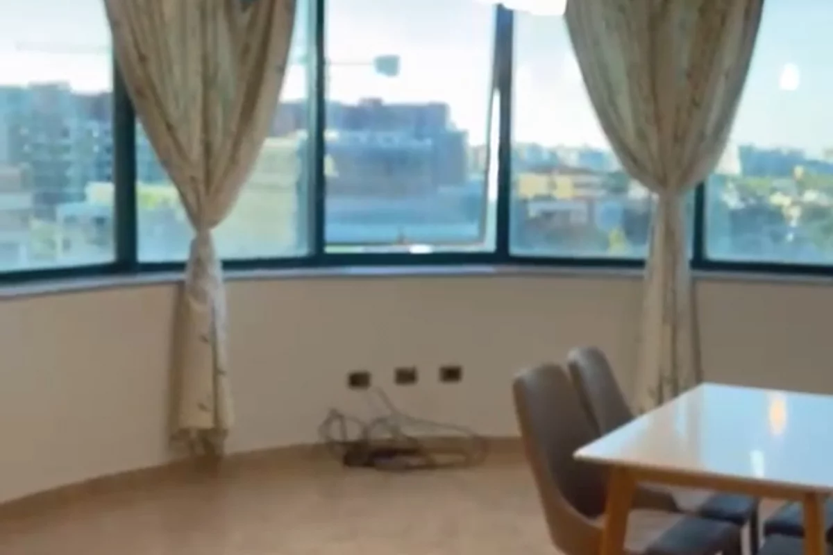 Shtepi ne shitje Apartament ne Tirane, 2+1, Mobilimi Pjeserisht e mobiluar, Pagesa 23,000,000  Leke.