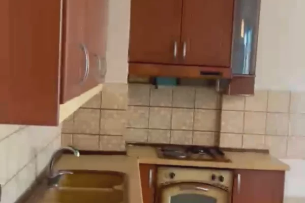 Shtepi ne shitje Apartament ne Tirane, 2+1, Mobilimi Pjeserisht e mobiluar, Pagesa 23,000,000  Leke.