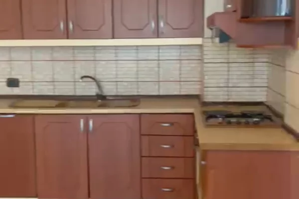 Shtepi ne shitje Apartament ne Tirane, 2+1, Mobilimi Pjeserisht e mobiluar, Pagesa 23,000,000  Leke.