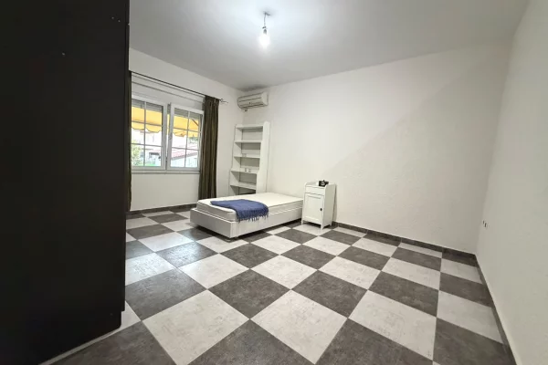 Shtepi ne shitje Apartament ne Tirane, 2+1, Mobilimi E mobiluar, Pagesa 219,000  Euro.
