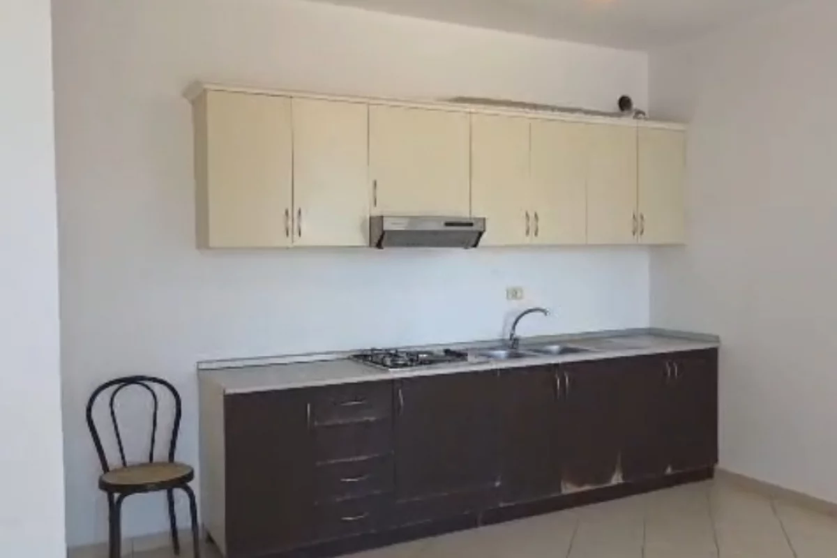 Shtepi ne shitje Apartament ne Tirane, 2+1, Mobilimi Bosh, pa mobiluar, Pagesa 16,500,000  Leke.