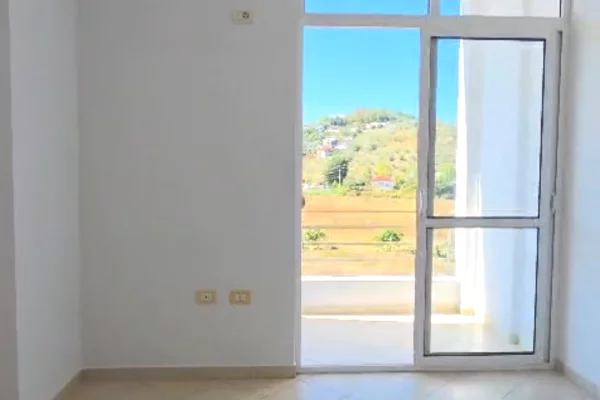 Shtepi ne shitje Apartament ne Tirane, 2+1, Mobilimi Bosh, pa mobiluar, Pagesa 16,500,000  Leke.