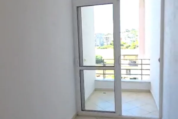 Shtepi ne shitje Apartament ne Tirane, 2+1, Mobilimi Bosh, pa mobiluar, Pagesa 16,500,000  Leke.