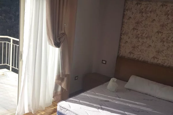 Shtepi me qera Apartament ne Tirane, 2+1, Mobilimi E mobiluar, Pagesa 80,000  Leke.