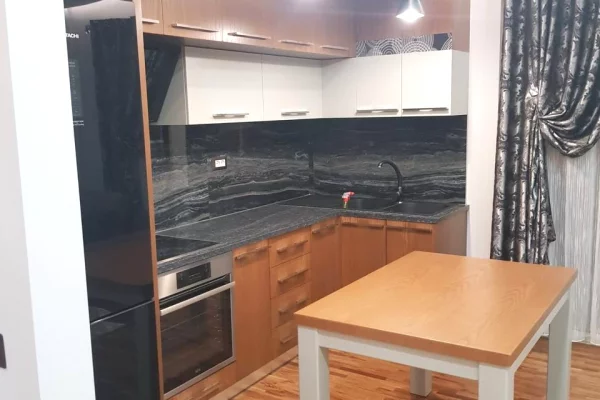 Shtepi me qera Apartament ne Tirane, 2+1, Mobilimi E mobiluar, Pagesa 80,000  Leke.