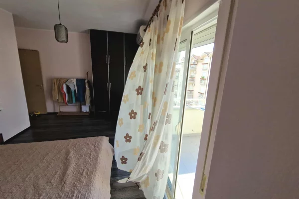 Shtepi me qera Apartament ne Tirane, 2+1, Mobilimi E mobiluar, Pagesa 45,000  Leke.