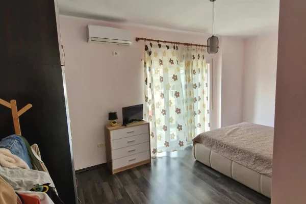 Shtepi me qera Apartament ne Tirane, 2+1, Mobilimi E mobiluar, Pagesa 45,000  Leke.