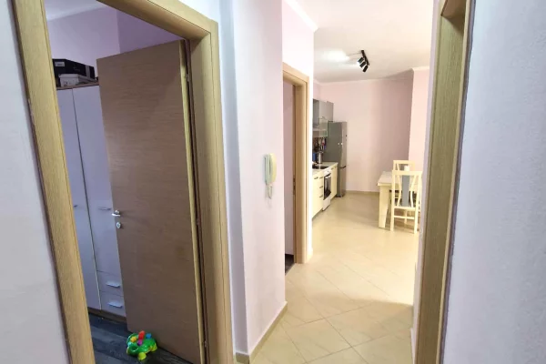 Shtepi me qera Apartament ne Tirane, 2+1, Mobilimi E mobiluar, Pagesa 45,000  Leke.