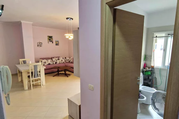 Shtepi me qera Apartament ne Tirane, 2+1, Mobilimi E mobiluar, Pagesa 45,000  Leke.