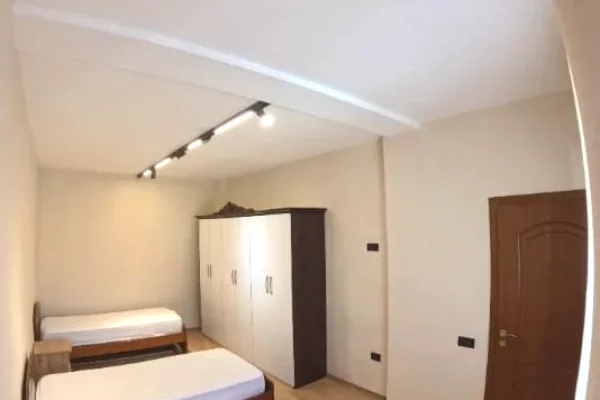 Shtepi me qera Apartament ne Tirane, 1+1, Mobilimi E mobiluar, Pagesa 60,000  Leke.