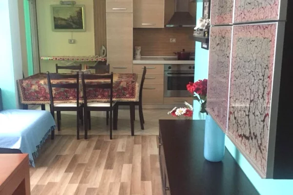 Shtepi me qera Apartament ne Tirane, 2+1, Mobilimi E mobiluar, Pagesa 55,000  Leke.