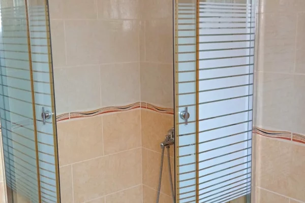 Shtepi me qera Apartament ne Tirane, 1+1, Mobilimi E mobiluar, Pagesa 50,000  Leke.