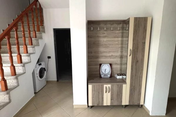 Shtepi me qera Apartament ne Tirane, 2+1, Mobilimi E mobiluar, Pagesa 45,000  Leke.