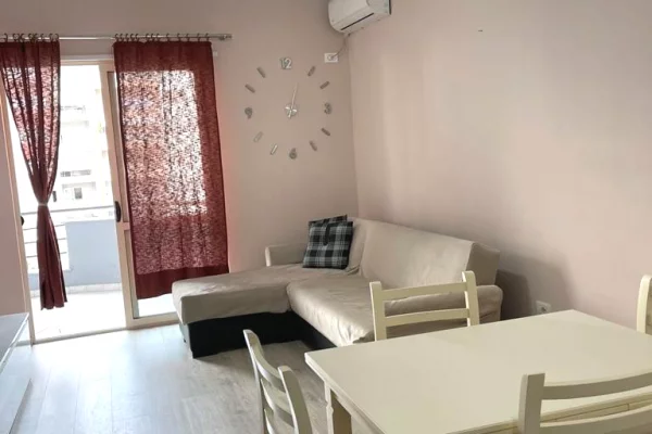 Shtepi me qera Apartament ne Tirane, 1+1, Mobilimi E mobiluar, Pagesa 50,000  Leke.
