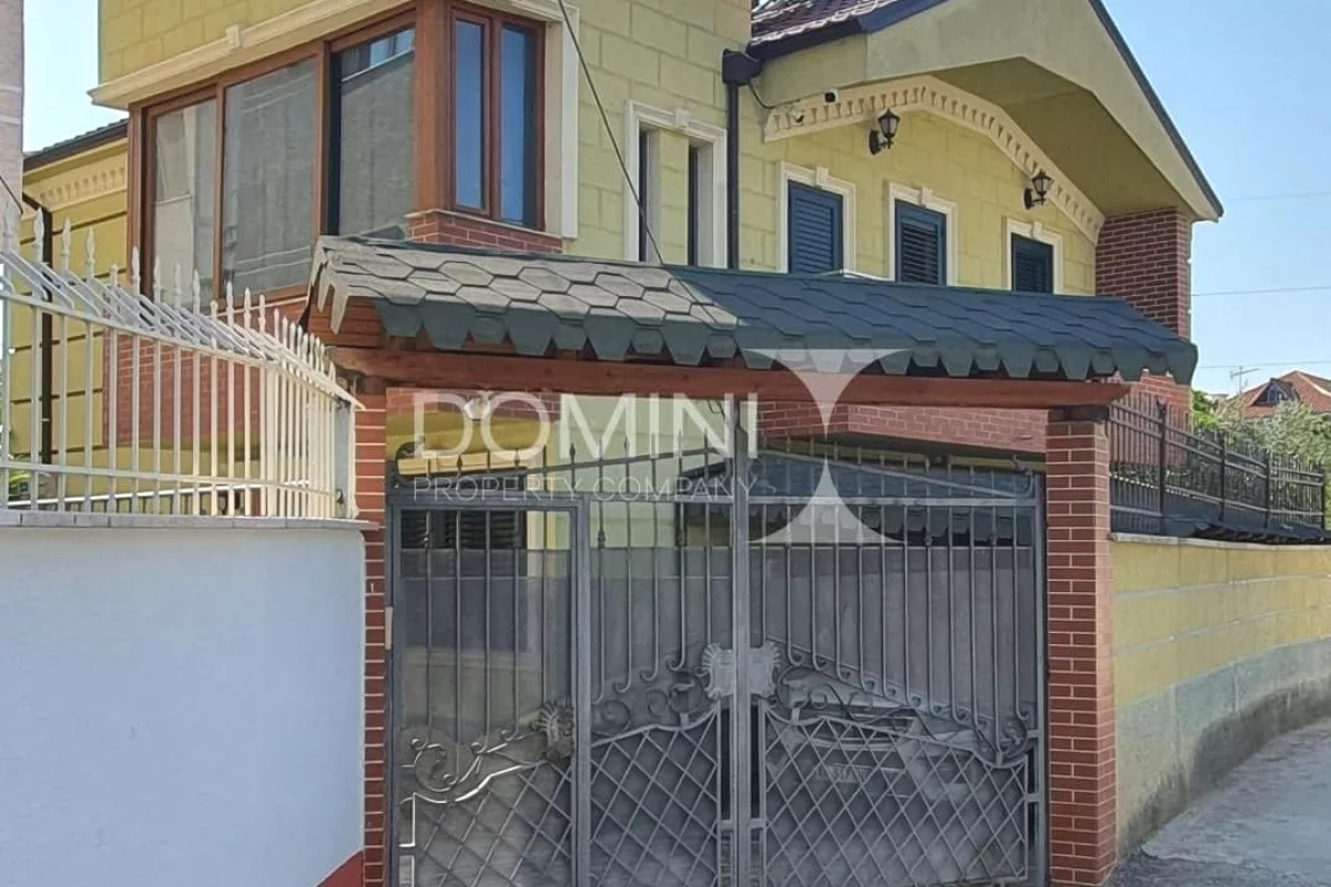 Shtepi ne shitje Shtepi Private ne Tirane, 3+1, Mobilimi E mobiluar, Pagesa 285,000  Euro.