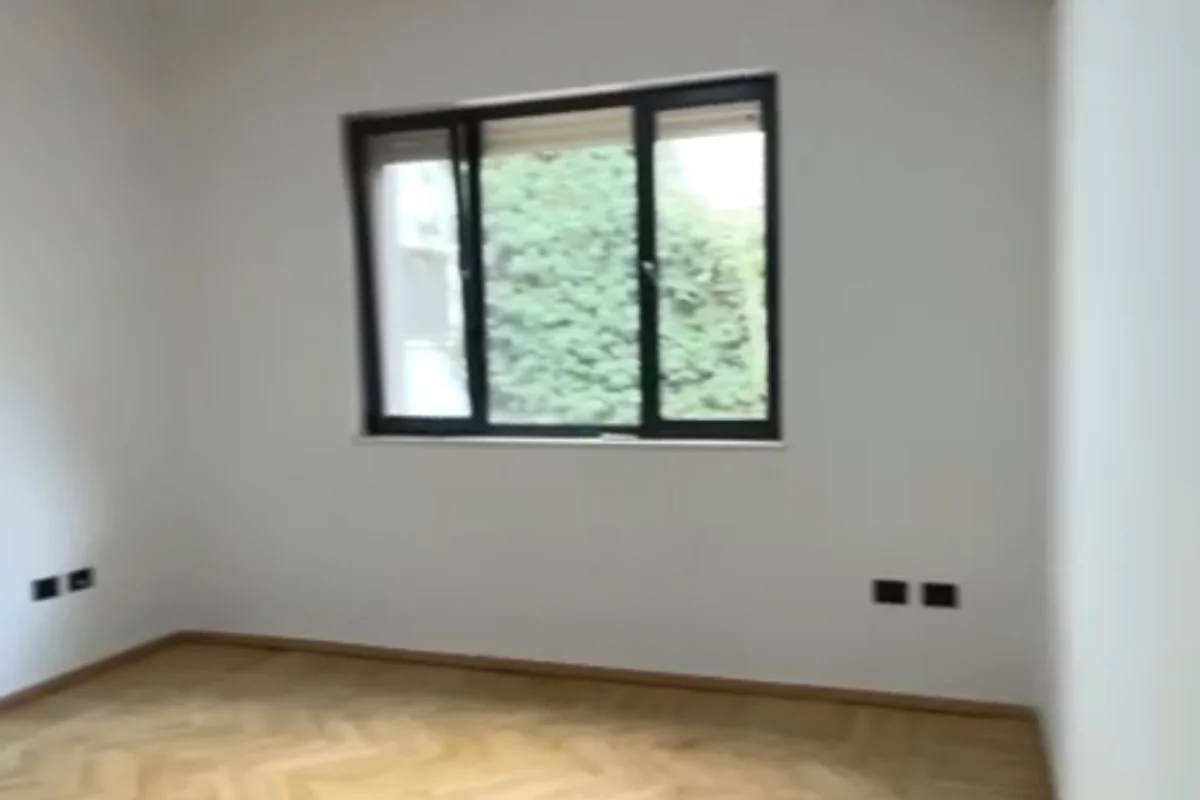  Ambient zyrash me qira – Bllok, Tirane