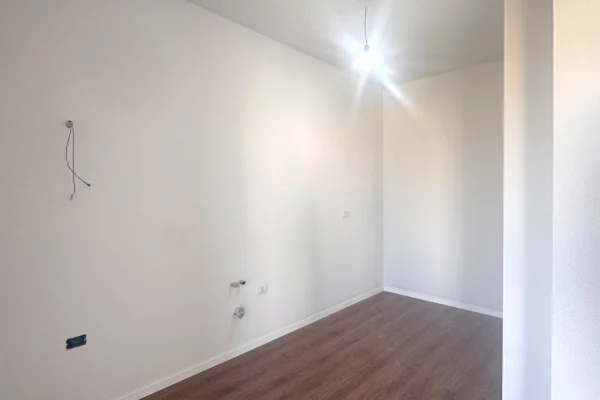 Shtepi me qera Apartament ne Tirane, 2+1, Mobilimi Bosh, pa mobiluar, Pagesa 600  Euro.