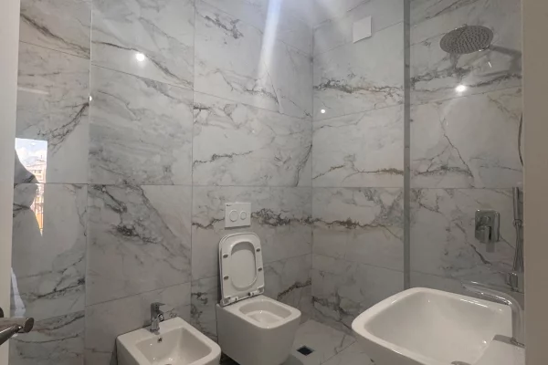 Shtepi me qera Apartament ne Tirane, 2+1, Mobilimi Bosh, pa mobiluar, Pagesa 600  Euro.