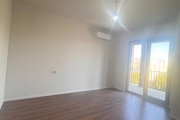 Shtepi me qera Apartament ne Tirane, 2+1, Mobilimi Bosh, pa mobiluar, Pagesa 600  Euro.