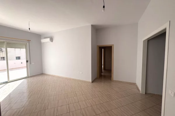 Shtepi ne shitje Apartament ne Tirane, 3+1, Mobilimi Bosh, pa mobiluar, Pagesa 250,000  Euro.
