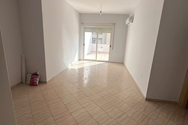Shtepi ne shitje Apartament ne Tirane, 3+1, Mobilimi Bosh, pa mobiluar, Pagesa 250,000  Euro.
