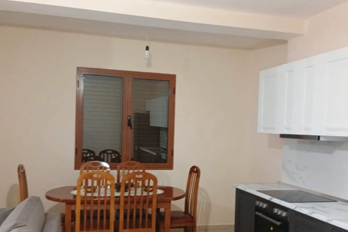 Shtepi me qera Apartament ne Tirane, 2+1, Mobilimi E mobiluar, Pagesa 55,000  Leke.